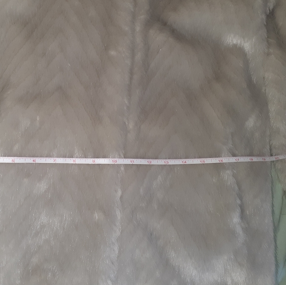 GUESS faux fur coat - Picture 7 of 7